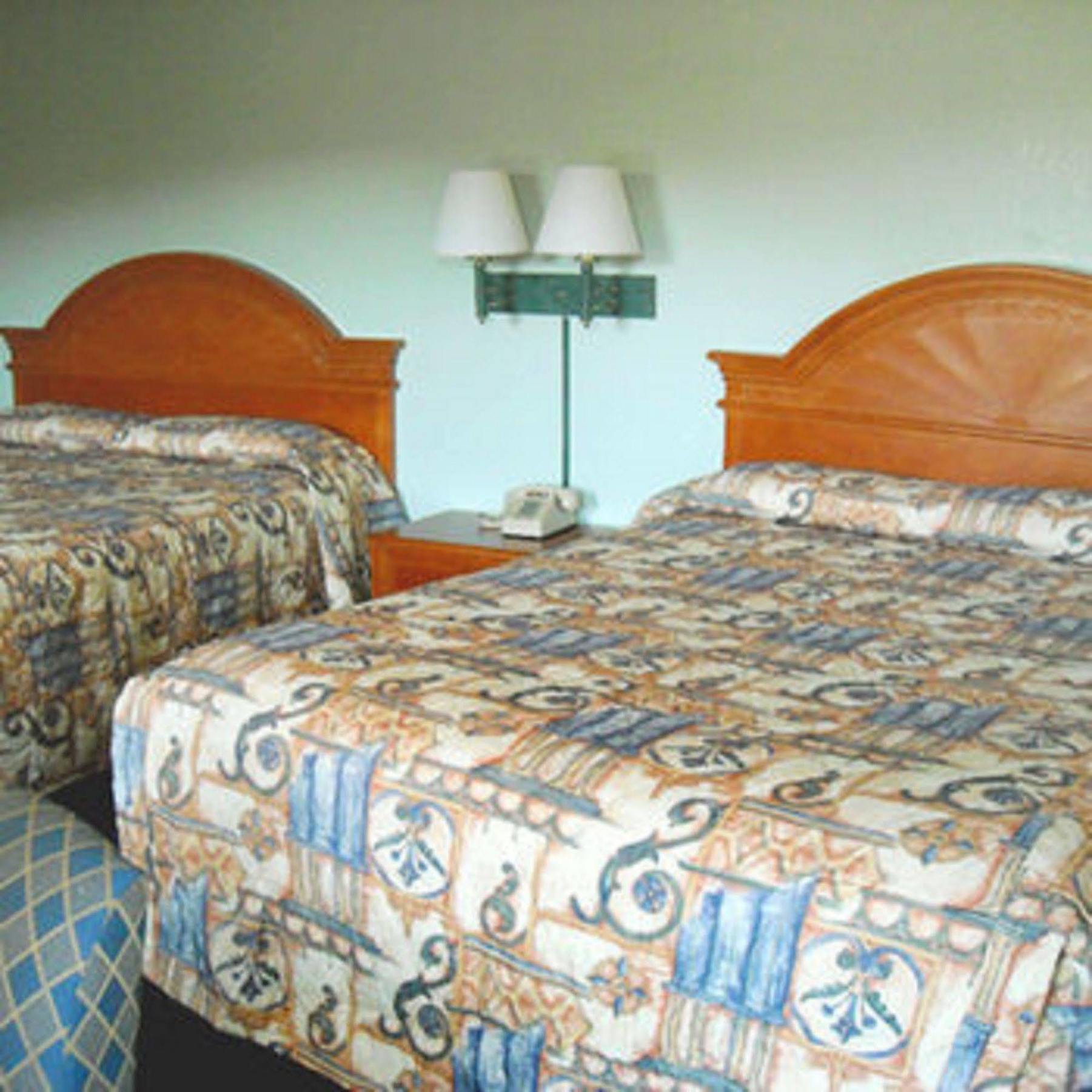 Whispering Pines Motel - Asheville Quarto foto